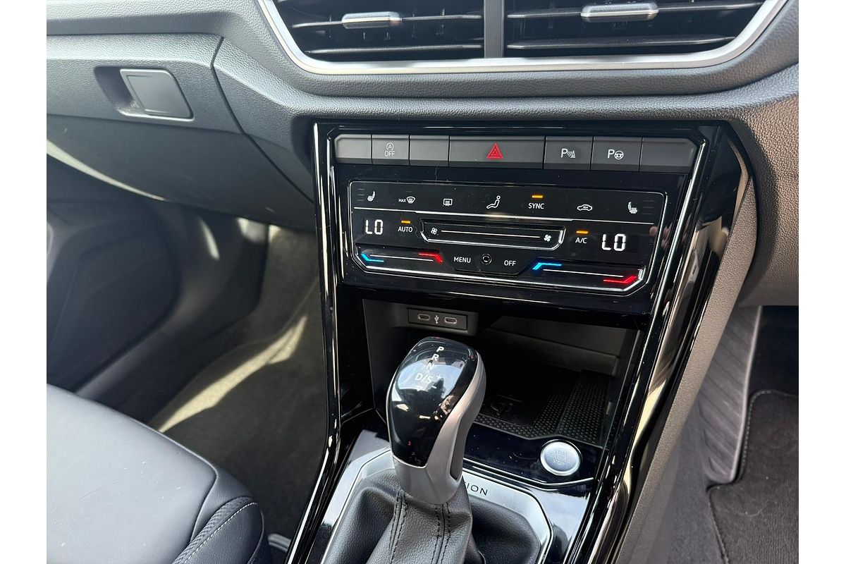 2024 Volkswagen T-Roc 140TSI R-Line D11