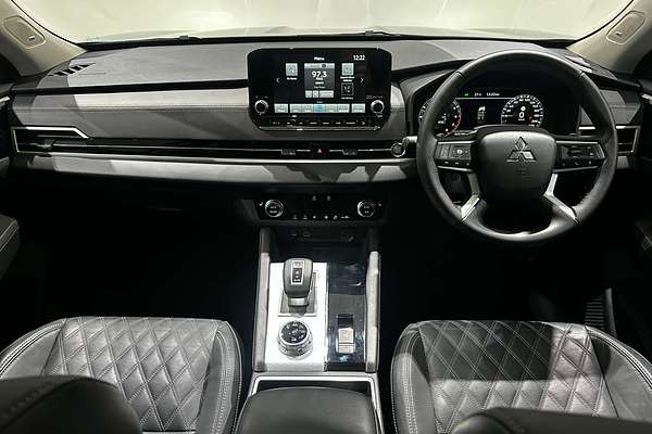 2022 Mitsubishi Outlander Exceed ZM