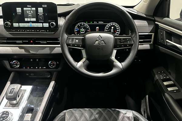 2022 Mitsubishi Outlander Exceed ZM