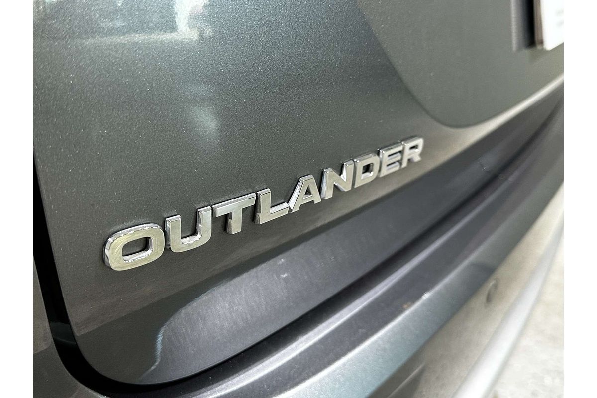 2022 Mitsubishi Outlander Exceed ZM