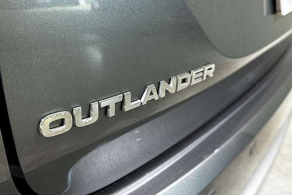 2022 Mitsubishi Outlander Exceed ZM
