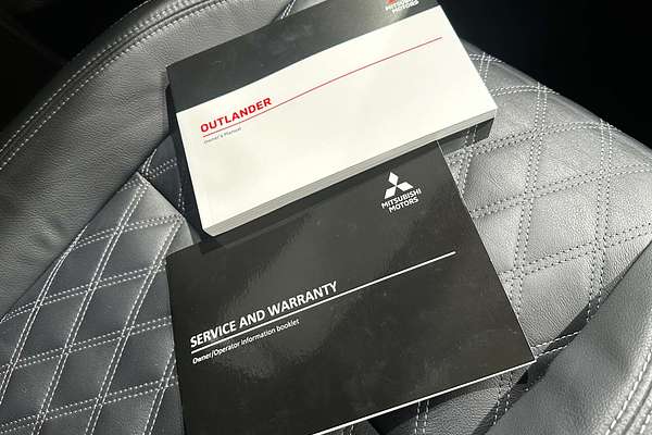 2022 Mitsubishi Outlander Exceed ZM