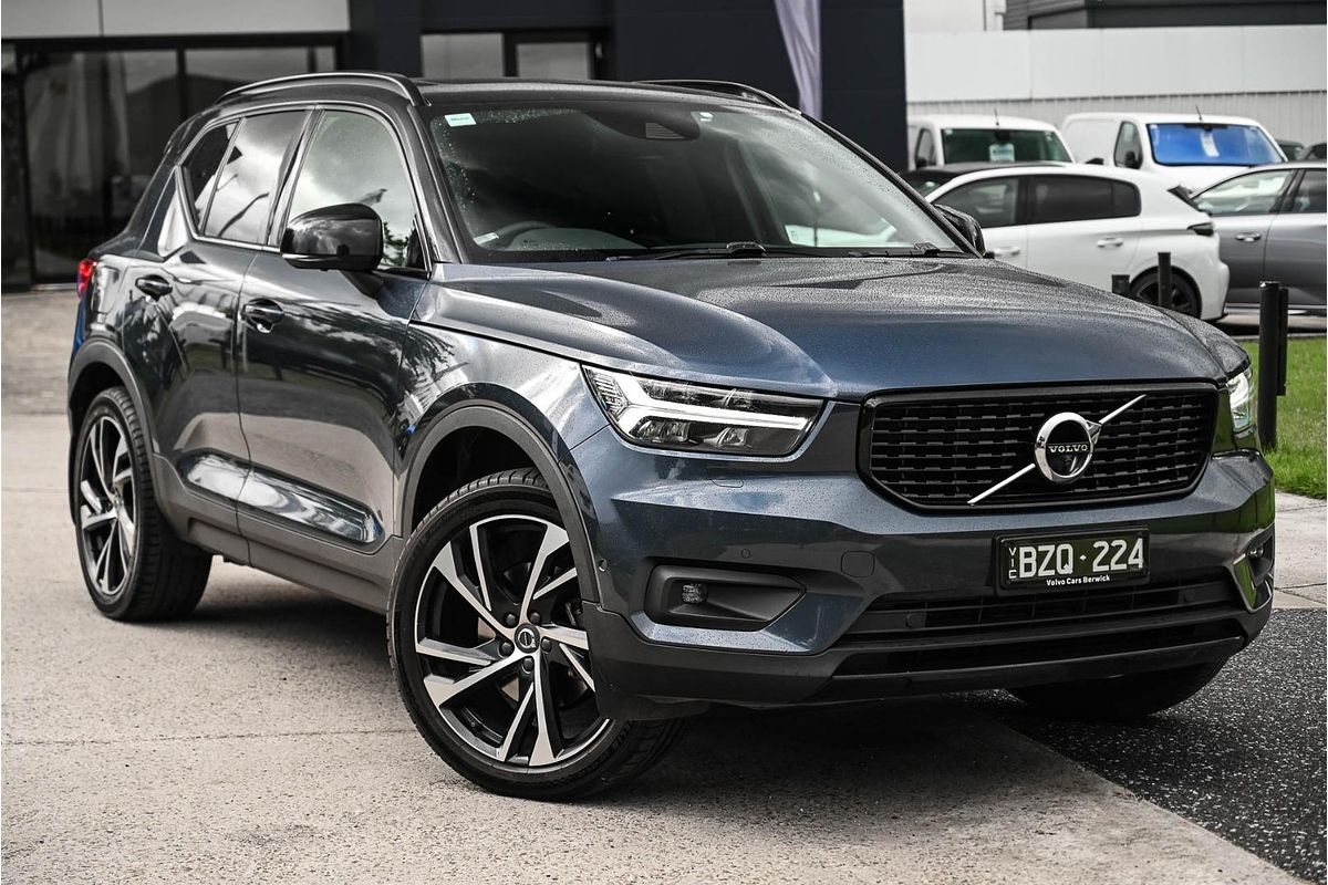 2022 Volvo XC40 T5 R-Design