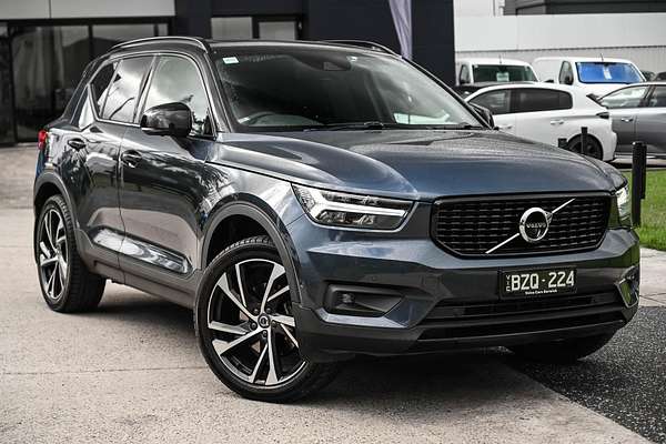 2022 Volvo XC40 T5 R-Design