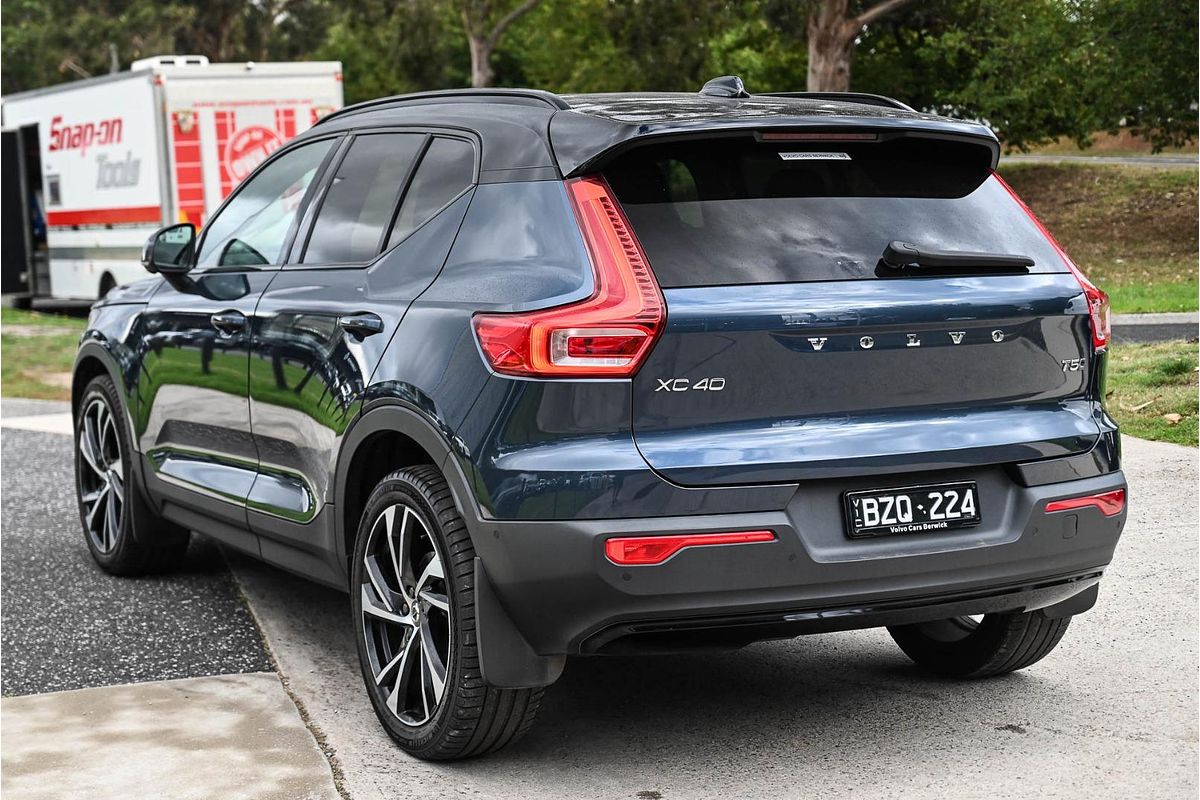 2022 Volvo XC40 T5 R-Design