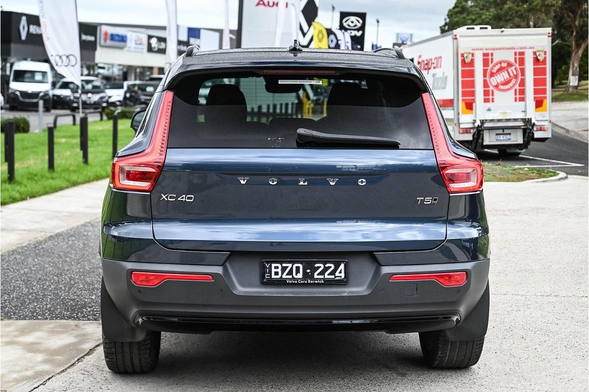 2022 Volvo XC40 T5 R-Design