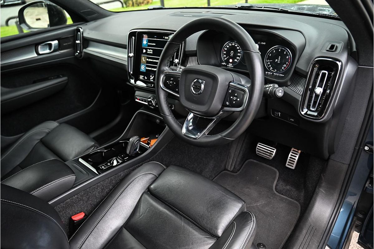2022 Volvo XC40 T5 R-Design