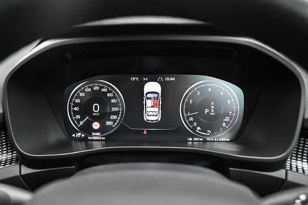 2022 Volvo XC40 T5 R-Design