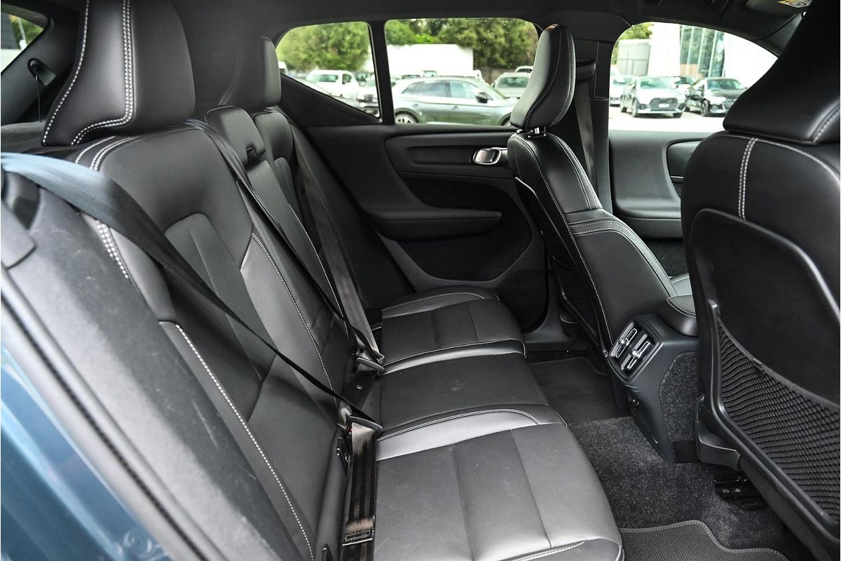 2022 Volvo XC40 T5 R-Design