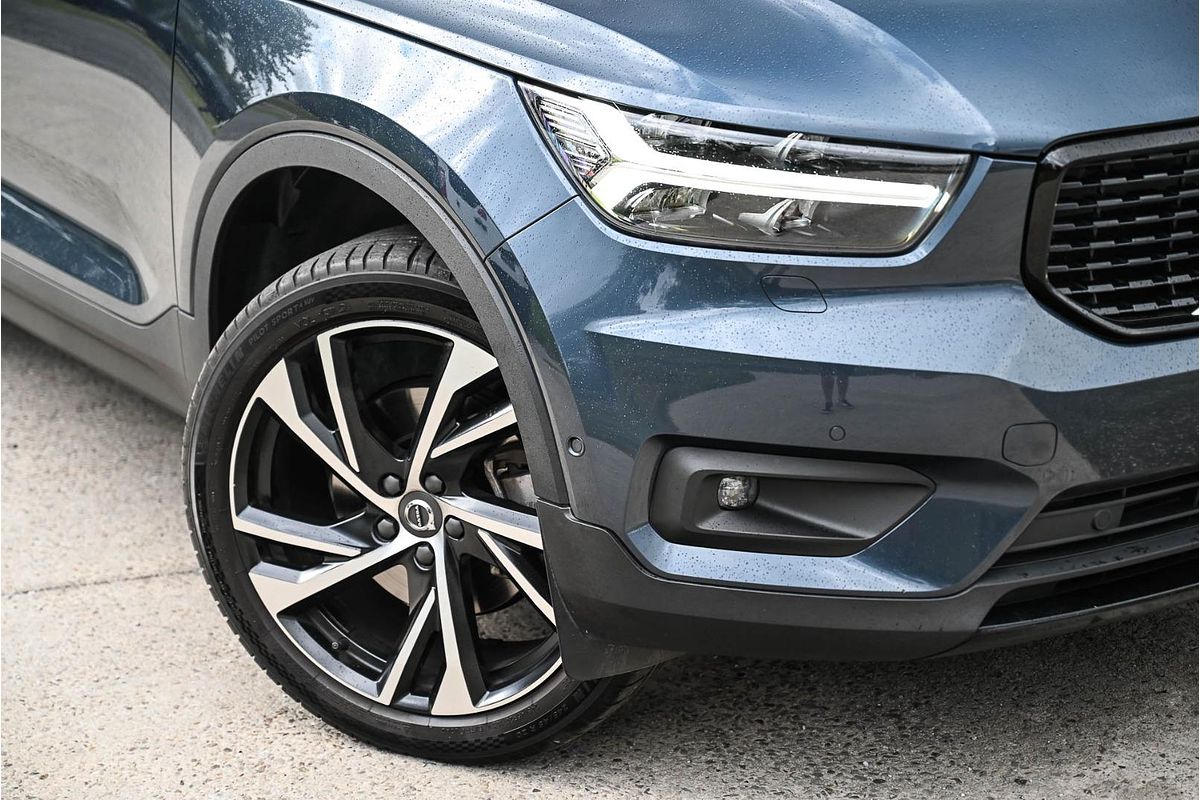 2022 Volvo XC40 T5 R-Design