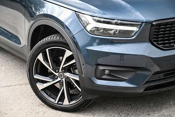 2022 Volvo XC40 T5 R-Design
