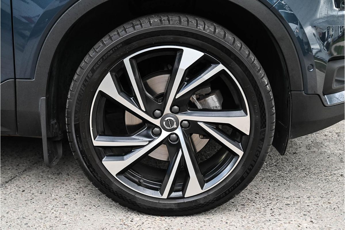 2022 Volvo XC40 T5 R-Design