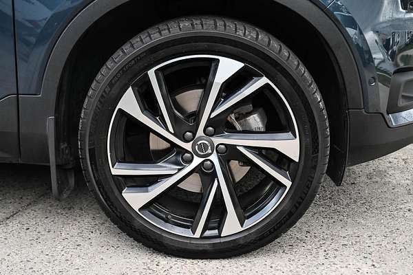 2022 Volvo XC40 T5 R-Design