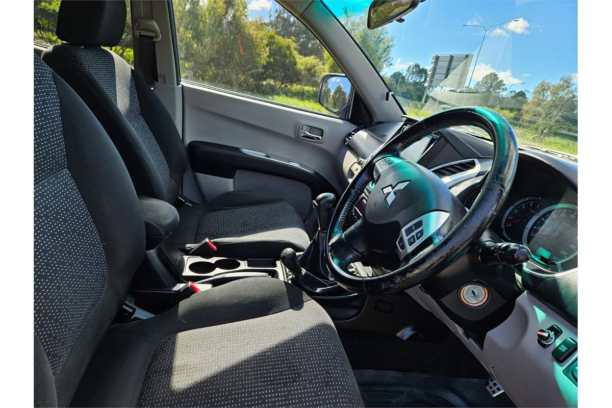 2010 Mitsubishi Triton GLX-R MN 4X4