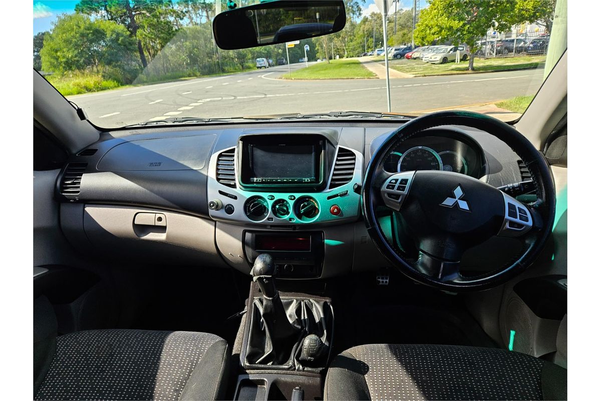2010 Mitsubishi Triton GLX-R MN 4X4