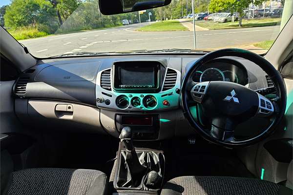 2010 Mitsubishi Triton GLX-R MN 4X4