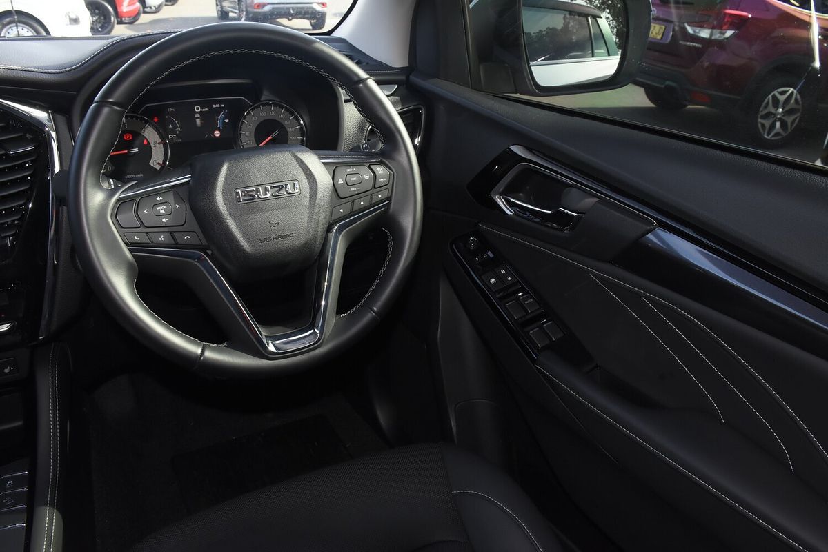 2023 Isuzu MU-X LS-T