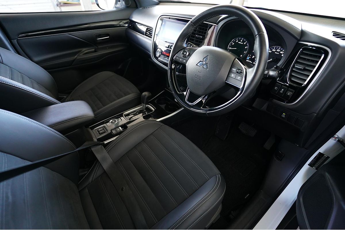 2019 Mitsubishi OUTLANDER OUTLANDER BLACK EDITION 7 SEAT (AWD) ZL6B46