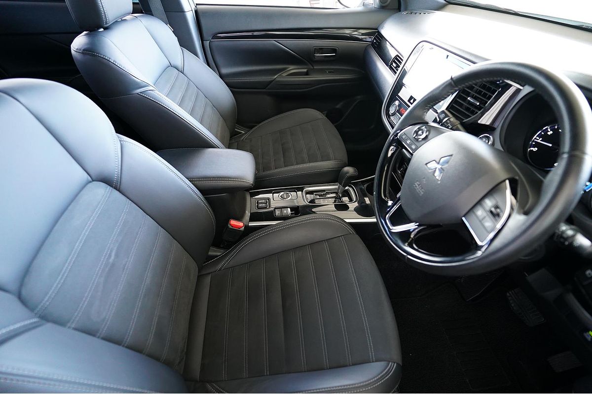 2019 Mitsubishi OUTLANDER OUTLANDER BLACK EDITION 7 SEAT (AWD) ZL6B46