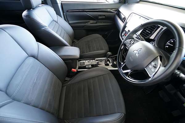 2019 Mitsubishi OUTLANDER OUTLANDER BLACK EDITION 7 SEAT (AWD) ZL6B46