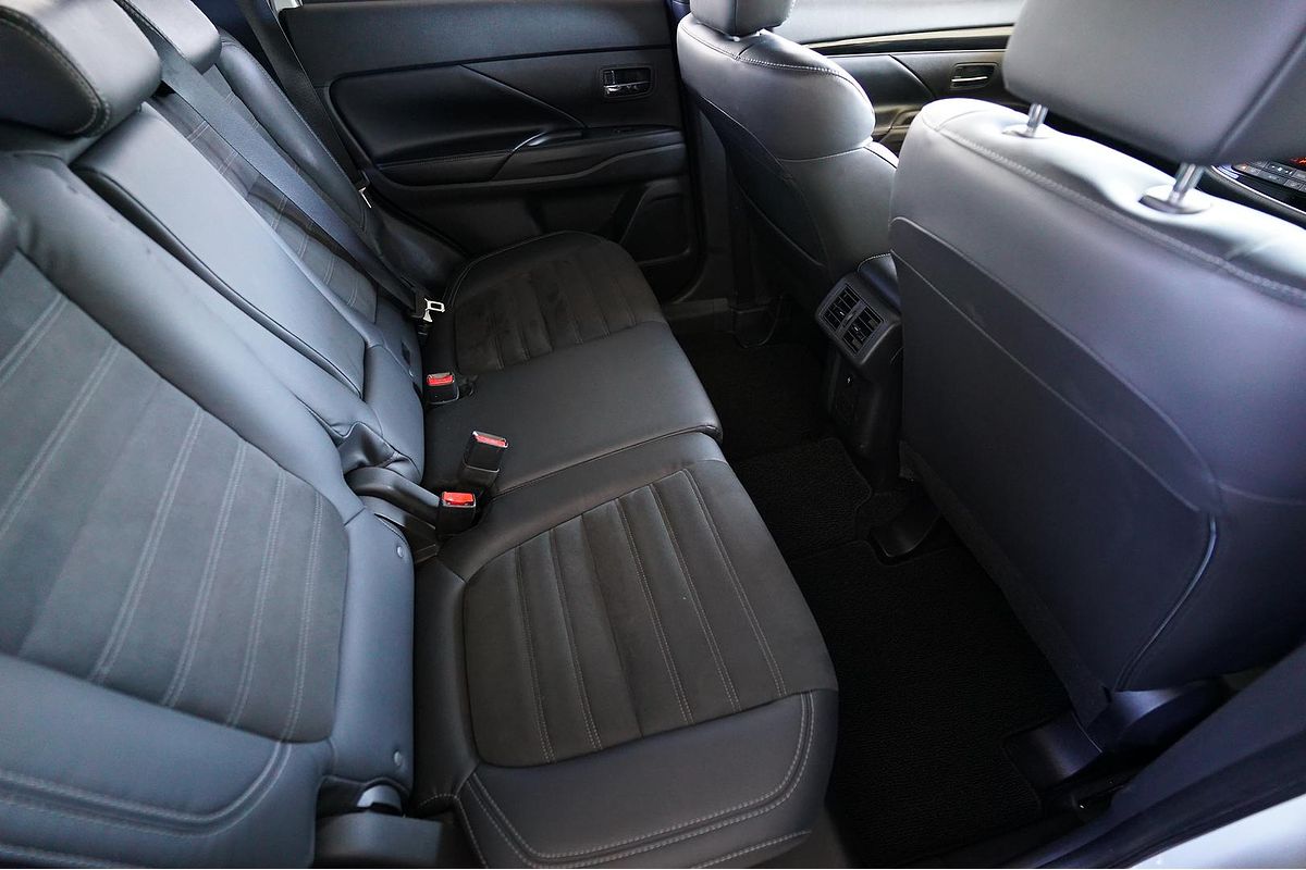 2019 Mitsubishi OUTLANDER OUTLANDER BLACK EDITION 7 SEAT (AWD) ZL6B46