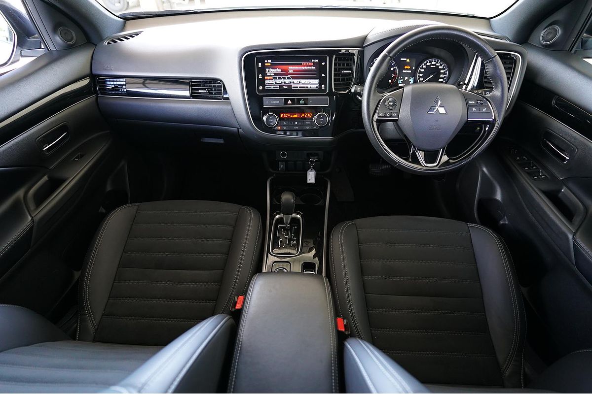 2019 Mitsubishi OUTLANDER OUTLANDER BLACK EDITION 7 SEAT (AWD) ZL6B46