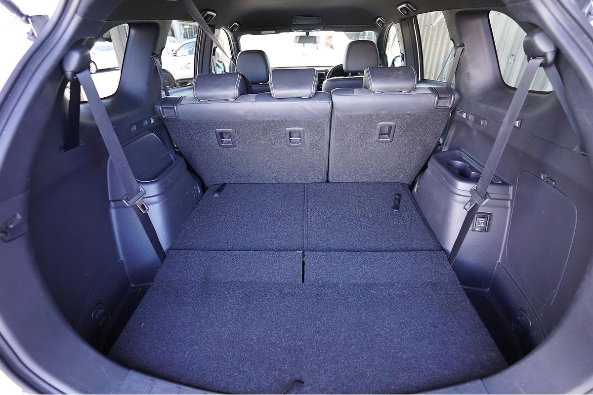 2019 Mitsubishi OUTLANDER OUTLANDER BLACK EDITION 7 SEAT (AWD) ZL6B46