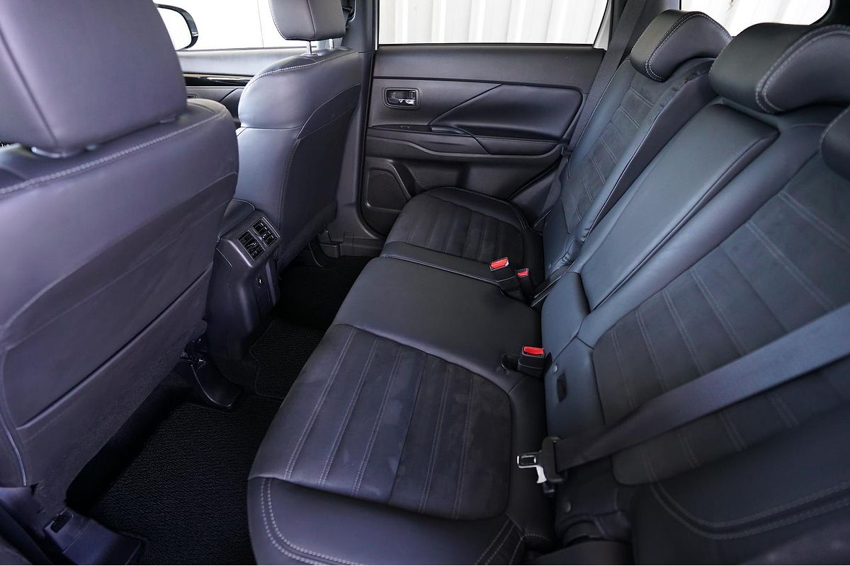 2019 Mitsubishi OUTLANDER OUTLANDER BLACK EDITION 7 SEAT (AWD) ZL6B46