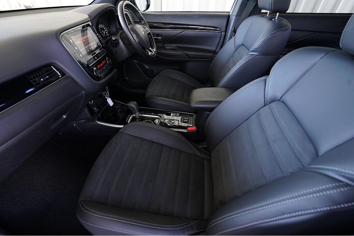 2019 Mitsubishi OUTLANDER OUTLANDER BLACK EDITION 7 SEAT (AWD) ZL6B46