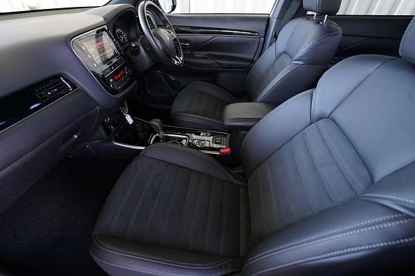 2019 Mitsubishi OUTLANDER OUTLANDER BLACK EDITION 7 SEAT (AWD) ZL6B46