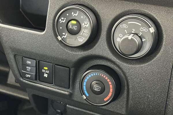 2016 Toyota Hiace Commuter TRH223R