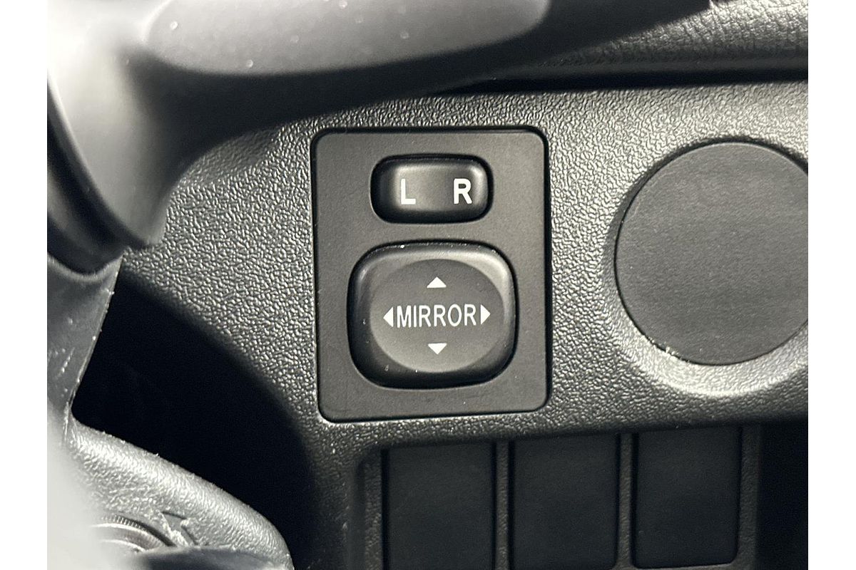 2016 Toyota Hiace Commuter TRH223R