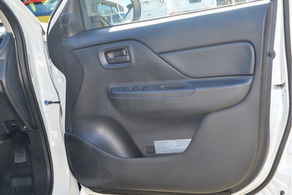 2023 Mitsubishi Triton GLX MR 4X4