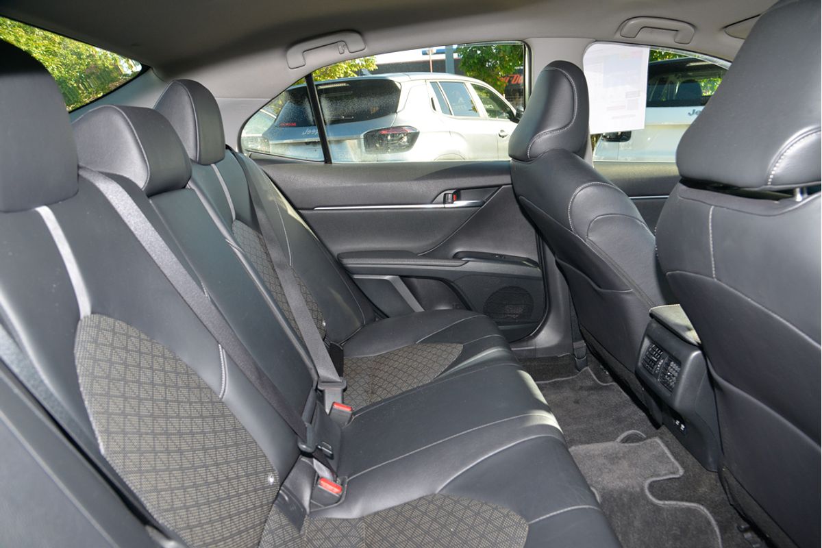 2019 Toyota Camry SX GSV70R