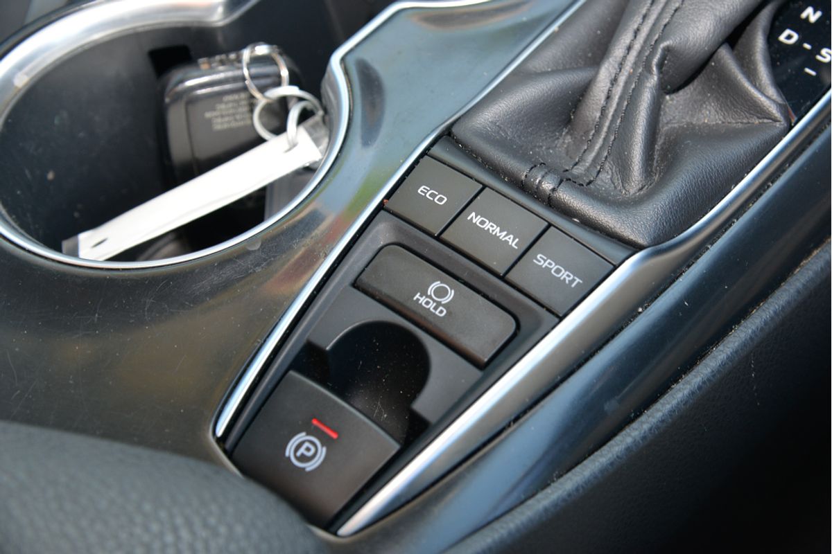 2019 Toyota Camry SX GSV70R