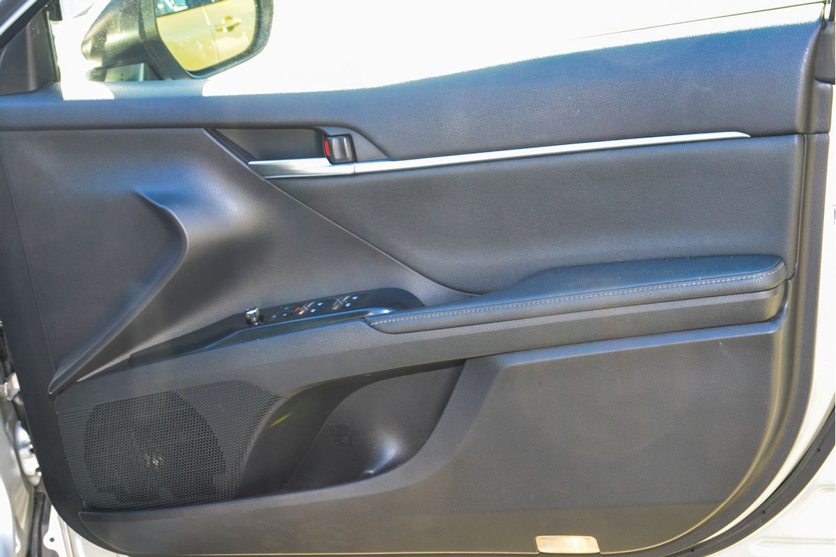 2019 Toyota Camry SX GSV70R