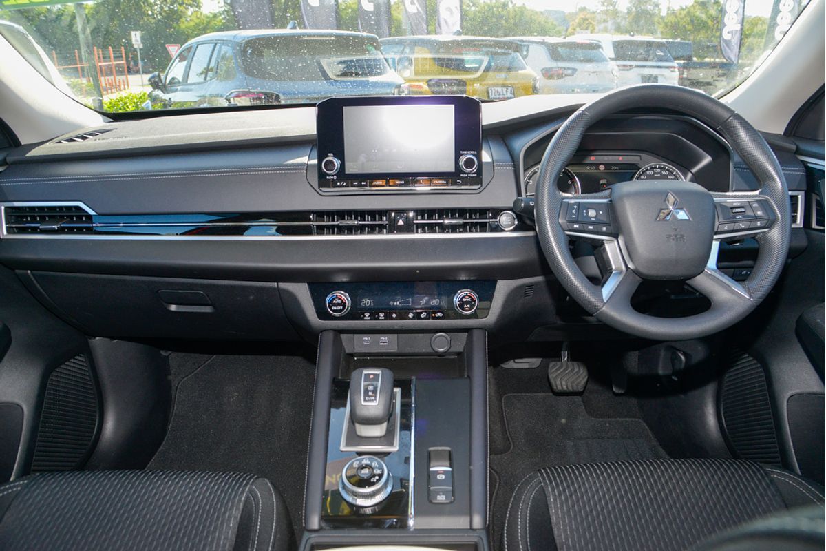 2024 Mitsubishi Outlander ES ZM