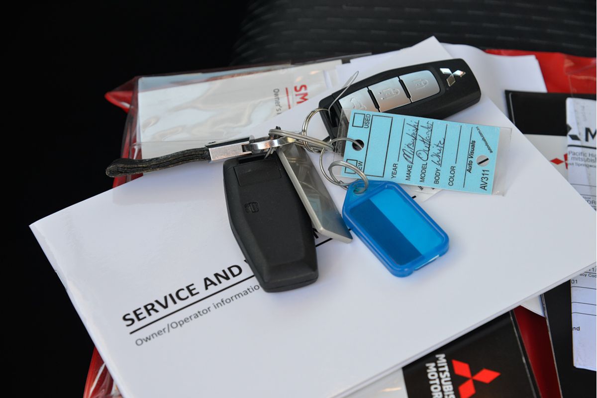 2024 Mitsubishi Outlander ES ZM