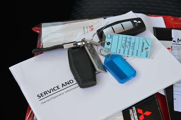2024 Mitsubishi Outlander ES ZM