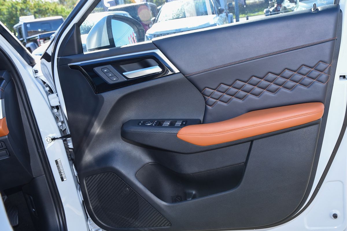 2023 Mitsubishi Outlander Exceed Tourer ZM