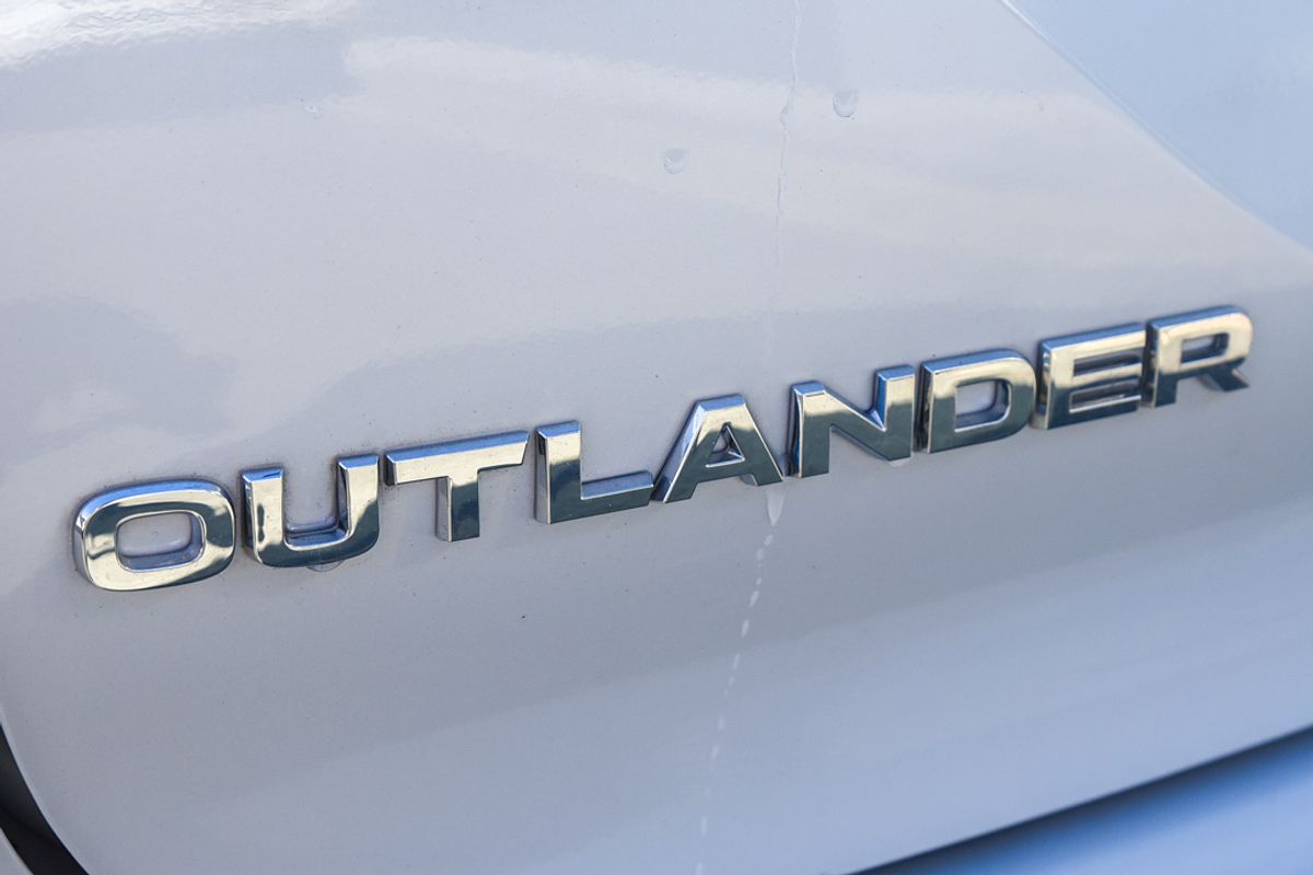 2023 Mitsubishi Outlander Exceed Tourer ZM
