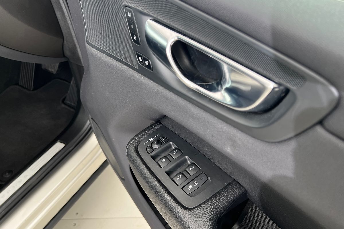 2021 Volvo XC60 D4 Inscription