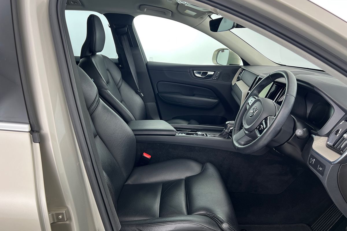2021 Volvo XC60 D4 Inscription