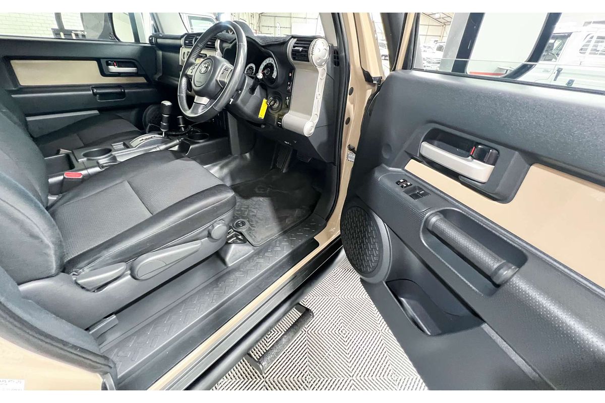 2013 Toyota FJ Cruiser GSJ15R