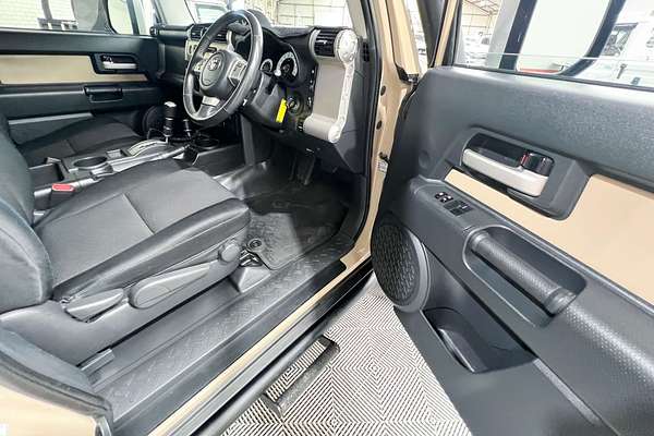 2013 Toyota FJ Cruiser GSJ15R