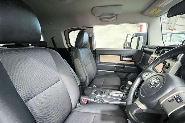 2013 Toyota FJ Cruiser GSJ15R