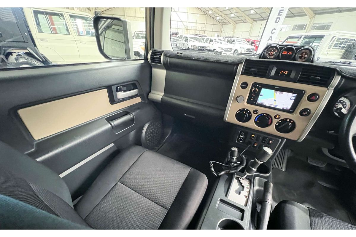 2013 Toyota FJ Cruiser GSJ15R