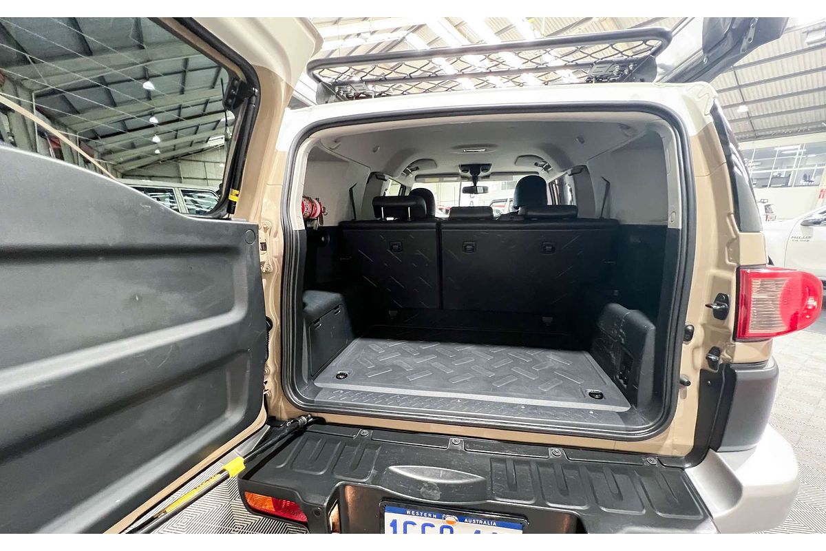 2013 Toyota FJ Cruiser GSJ15R