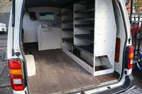 2000 Toyota HiAce SBV LWB RCH22R