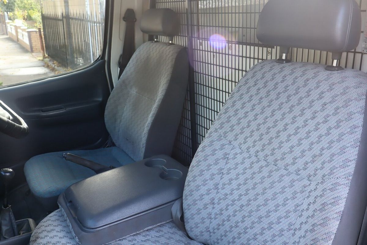 2000 Toyota HiAce SBV LWB RCH22R